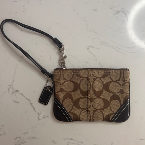 Coach Vintage Wristlet- EUC - Picture 4 of 13